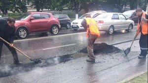 Укладывать асфальт в дождь: Интересная позиция Минстроя