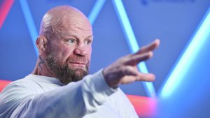 Боец ММА Монсон призвал США извиниться перед российскими паралимпийцами