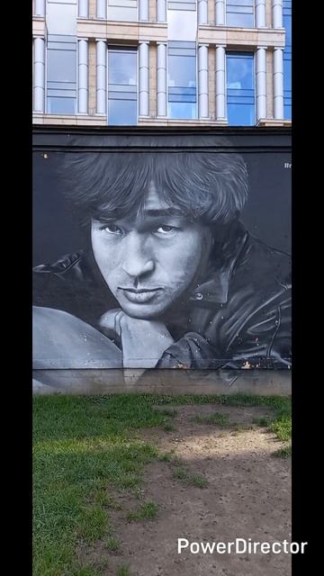 Граффити- портрет Виктора Цоя, недалеко от метро- ПЛОЩАДЬ ВОССТАНИЯ.