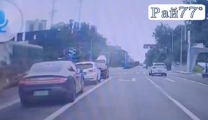 Автовладелец пережил опрокидывание бетономешалки