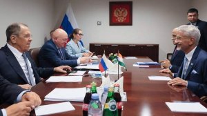 Лавров и глава индийского МИДа обсудили подготовку к грядущему саммиту РФ и Индии