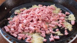 Картофельные котлеты с колбасой