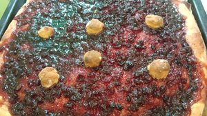 Сегодня пеку вкусные  Пироги на своем тесте. Вот один из них. С Брусникой.