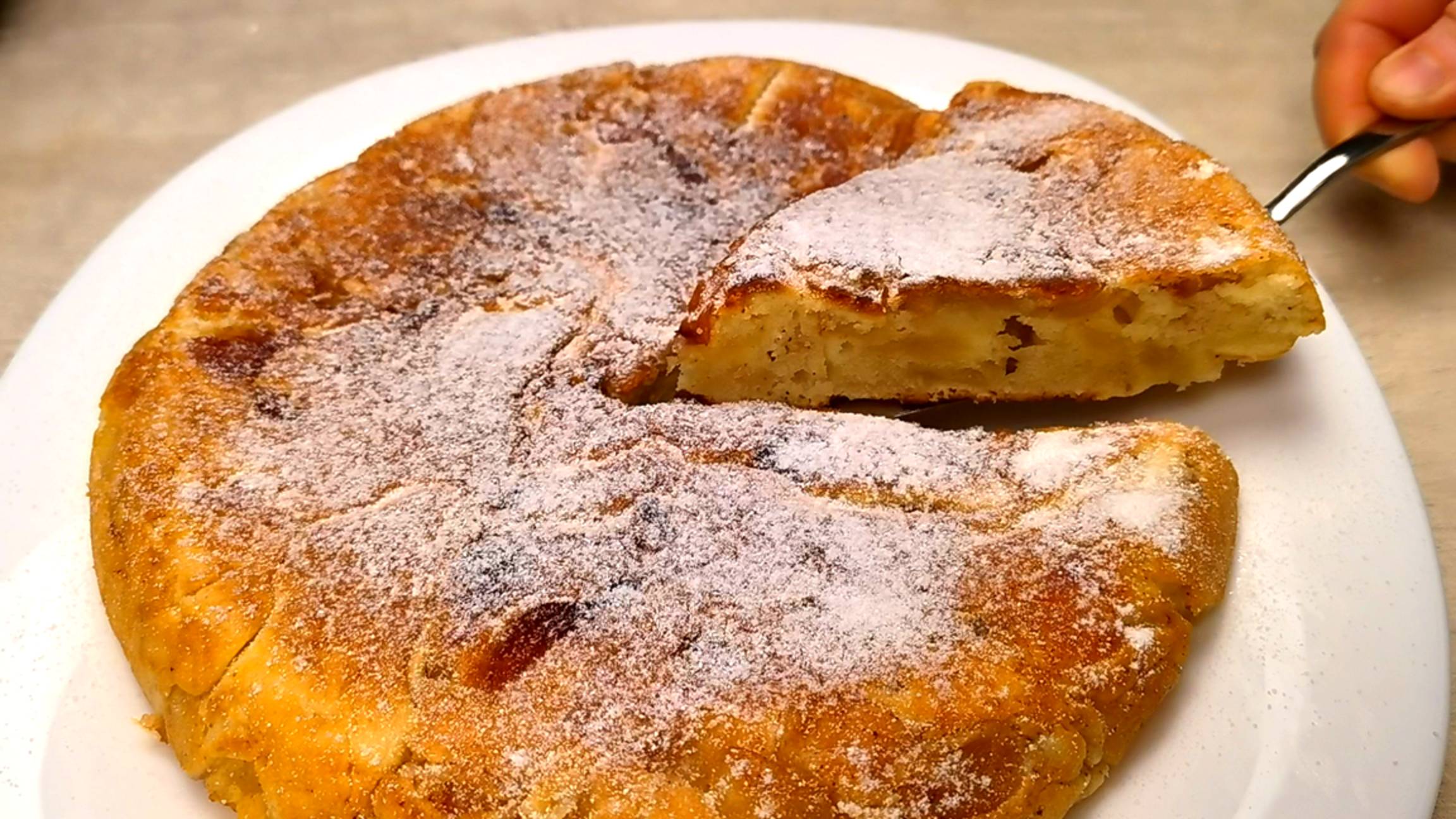 У вас есть яблоки? Яблочный пирог на сковороде, который тает во рту! Быстрый и вкусный завтрак смотреть онлайн