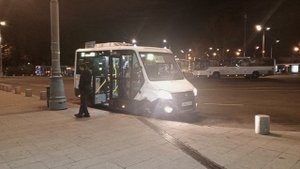 автобус 444 и маршрутка 322 отправляются с остановки метро Партизанская