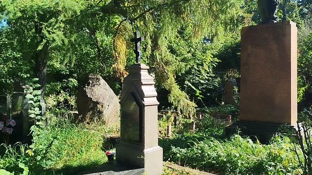 Новодевичье кладбище: могилы Константина Станиславского, Олега Ефремова, Михаила Булгакова смотреть онлайн