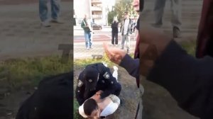 Полиция в Киеве крутит людину