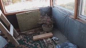 Дача своими руками. Парень в одиночку строит дом. Утепление крыши и стен. Санузел классный?