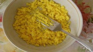 Куриный салат с солеными огурцами