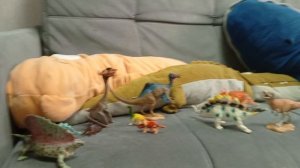 портрет Дино " схватка Кетцалькоатля и других динозавров "