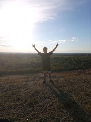 играю на укулеле