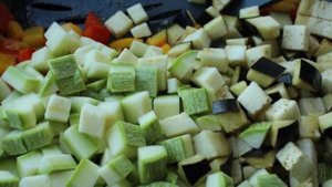 Кабачки, запеченные с овощами