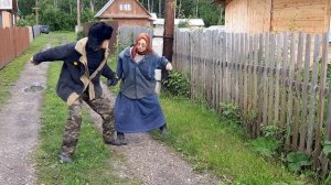 Походки пожилых людей созданные на основе танцевального шага  - "шаркающий шаг"