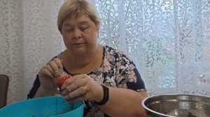 1000097409.mp"Секреты Уралочки: Что скрывается за тоннами подсолнечного масла и странными салатами?"