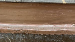 Зачеканка примыкания бруса дома к фундаменту