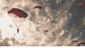 Мужчина погиб из-за нераскрывшегося парашюта в Подмосковье