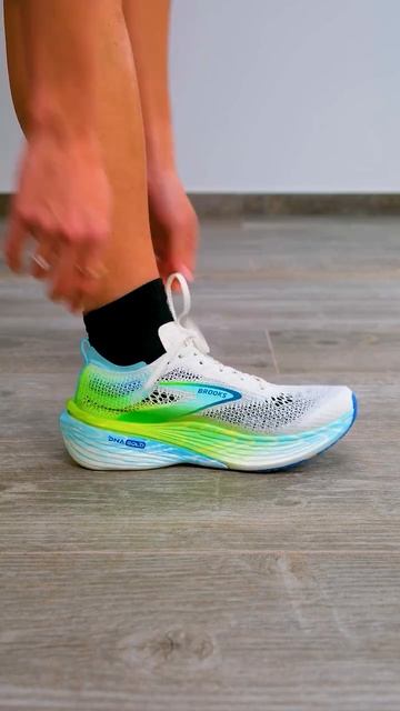 Спортивная модель Brooks Hyperion Elite 4PB смотреть онлайн