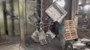 Удивительныи процесс производства блока цилиндров двигателя Блок