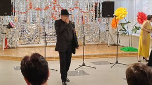 "Скоро осень, господа", автор Александр Серёгин, исп. засл. деятель культуры РК Александр