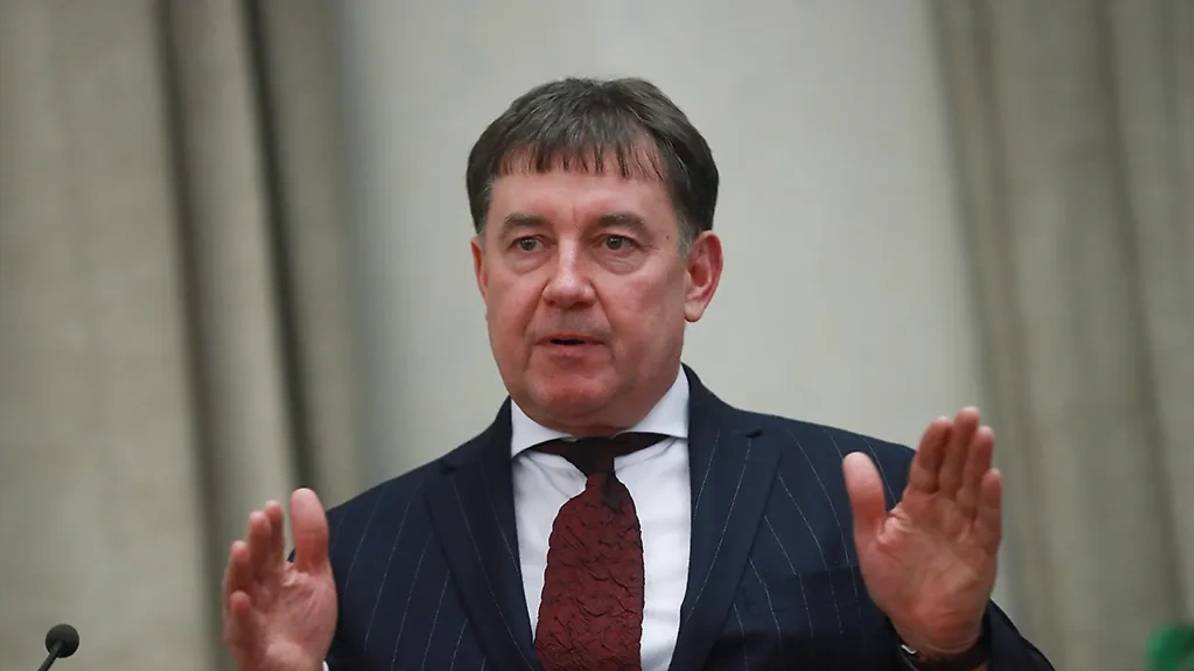 Знакомьтесь: судья Момотов, миллиардер,.. смотреть онлайн