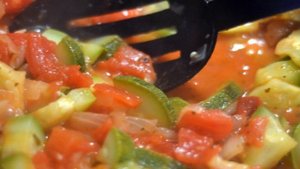 Кабачки, запеченные в духовке с овощами