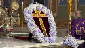 Митрополит Иосиф совершил чин Воздвижения Креста в Успенском кафедральном соборе