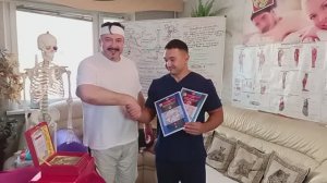 Новый мануальный терапевт прошел сертификацию и готов к работе. Награждение и клятва. Петр Узультаев