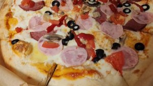 заказали пиццу, уютная жизнь в деревне