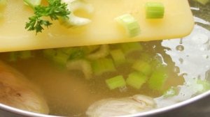 Куриный суп с лапшой роллтон