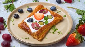 Слойки с ягодами