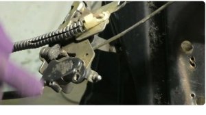 Ремонтируем центральный замок и по ходу знакомимся с его устройством