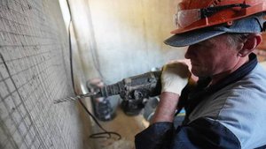 Строительный эксперт назвал осень и зиму лучшим временем для ремонта