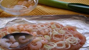 Куриный рулет с креветками