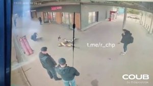 Эпичная авария самокатчиков