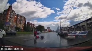 На ул. Маршала Жукова курьер попал под колеса маршрутки