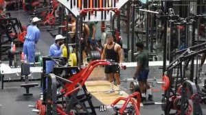 Бодибилдер НАЕХАЛ на Анатолия.
Уборщик Gym Prank