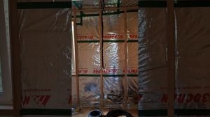 1000035579.mp4 (Собака наблюдает за устройством заземления в доме А-фрейм)