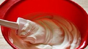 Клубника с мятой и сливками
