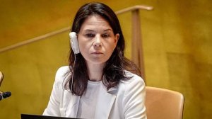 Захарова призвала узнать причины пропажи звука микрофона у Бербок на словах об РФ