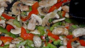 Курица кусочками с овощами в духовке