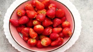 Клубника, протертая в сиропе