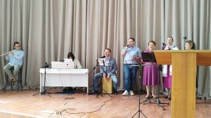 "Господь, из-под власти идолов Ты нас освободил!"