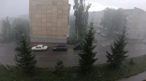 Сильный ливень с ветром