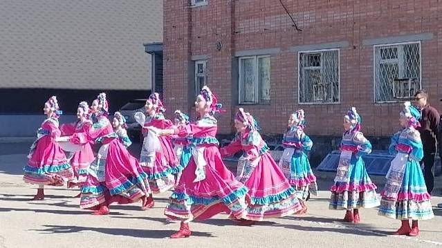 ОТКРЫТИЕ ЧЕМПИОНАТА РО ПО ПЯТИБОРЬЮ. ТАНЕЦ "ПРАЗДНИЧНАЯ". АНТ "ЛЕБЁДУШКИ" смотреть онлайн