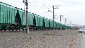 2ТЭ116У-0103 с грузовым поездом и приветливой бригадой