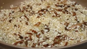 Лисички, жареные с рисом