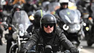 Зрелищный мотопробег в честь закрытия сезона стартовал в Москве