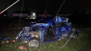 В Дагестане автомобиль столкнулся с пассажирским поездом: кадры с места ЧП