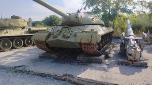 Танки Т-34-85 и ИС-3 музей ный комплекс "Малая земля"