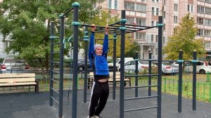 Un Russe fait des tractions pour devenir un meilleur coureur de marathon :)